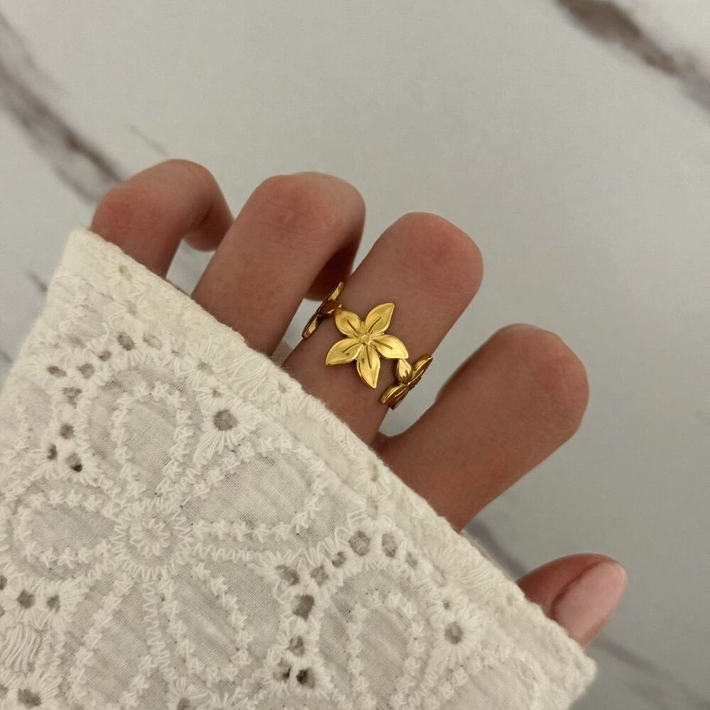 Sku0557 Retro Gold Floral Women Signet Fashion Ring‎ Stainless steel + gift bag